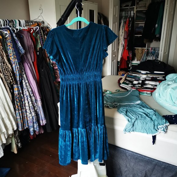 Yumi Velvet Dress - Picture 3 of 9